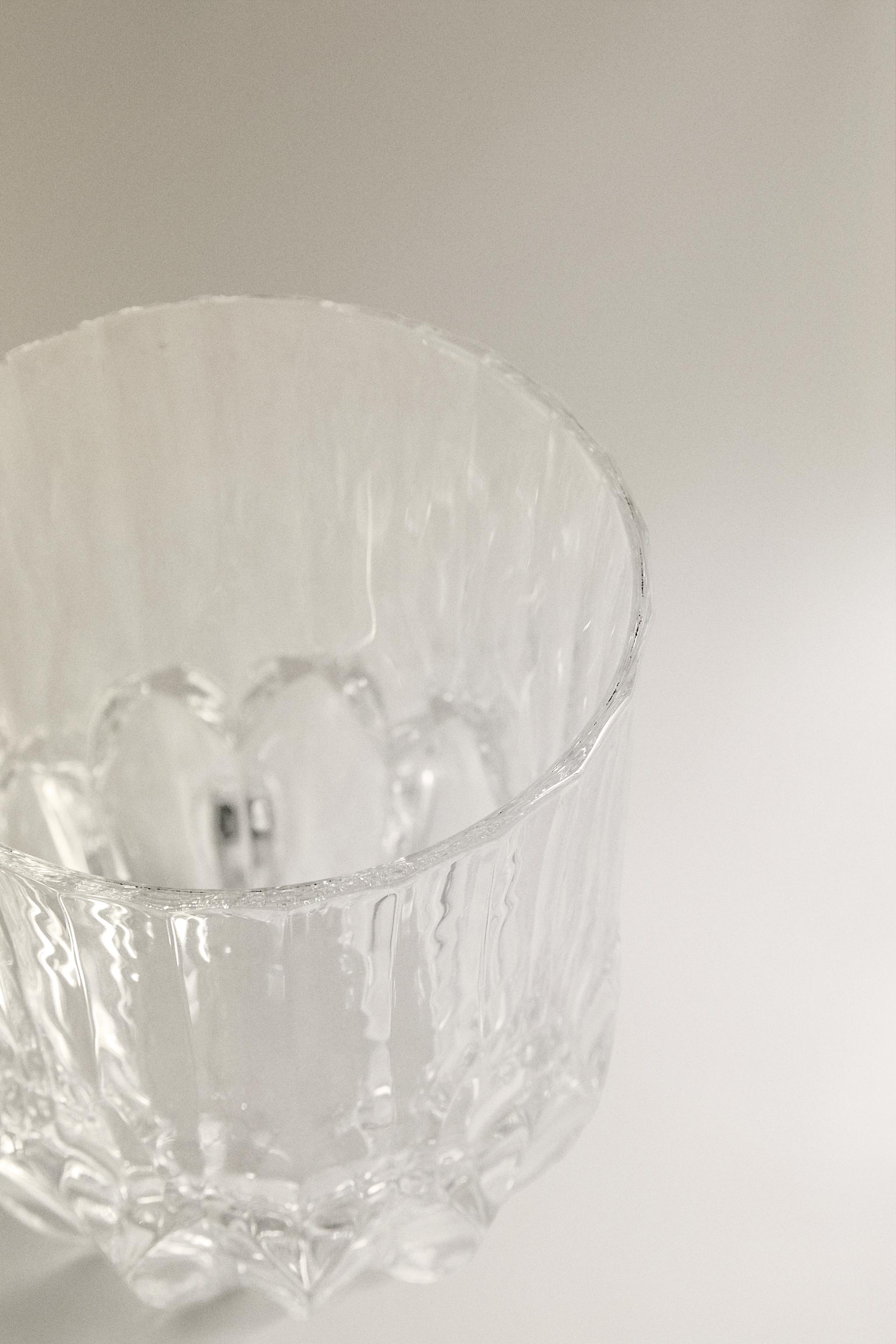 ENGRAVED-EFFECT CRYSTALLINE TUMBLER